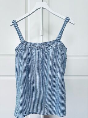 Women’s Old Navy Sleeveless Blue & White Striped Top Size L